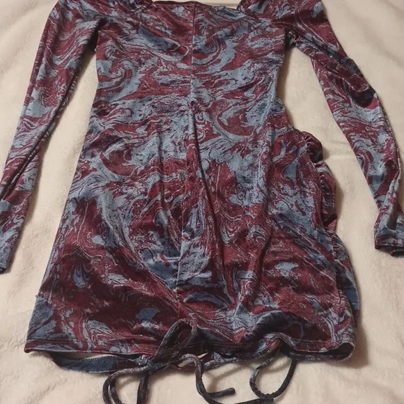 Elegant Blue and Red Ruched Dress - Picture 6 of 6